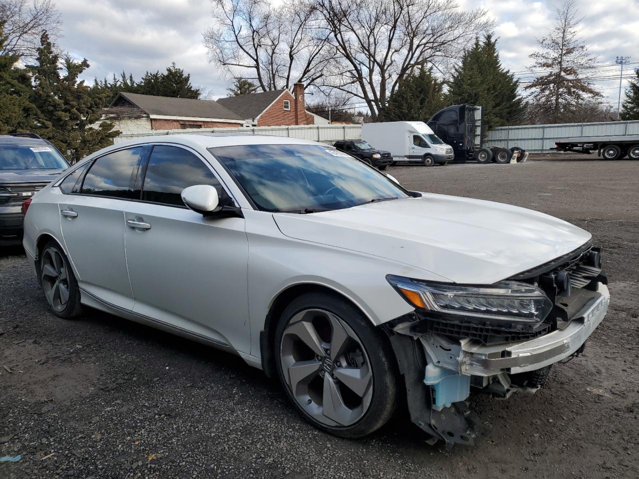 1HGCV1F98JA070899 2018 Honda Accord Touring