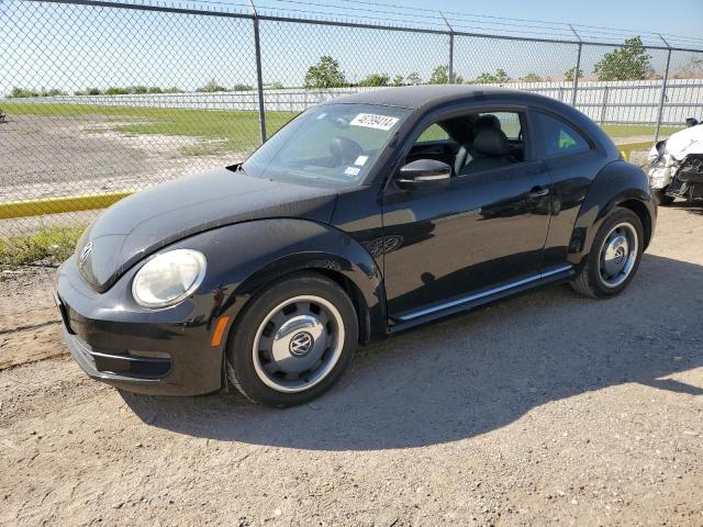 Lot #2436032662 2012 VOLKSWAGEN BEETLE salvage car