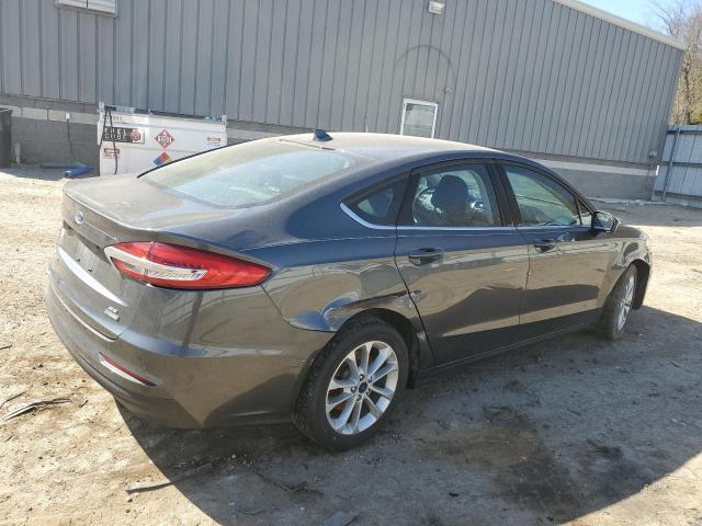 3FA6P0LUXLR267077 Ford Fusion SE 3