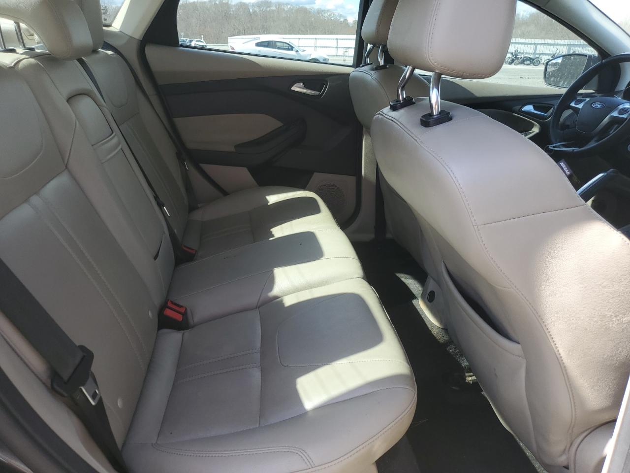 1FAHP3H2XCL309070 2012 Ford Focus Sel