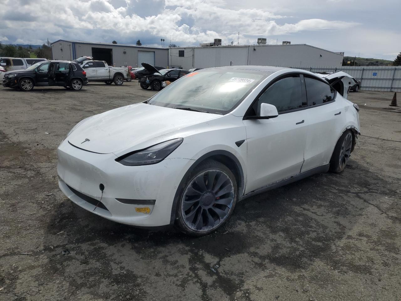 2022 Tesla Model Y vin: 7SAYGDEF2NF488608