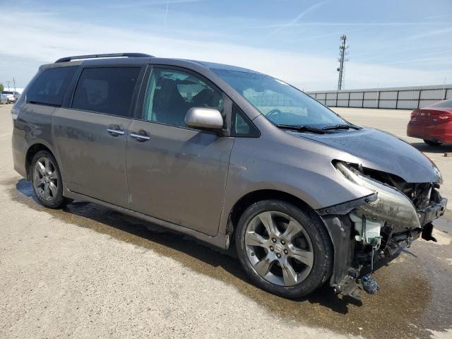 2016 TOYOTA SIENNA SE 5TDXK3DC0GS724180