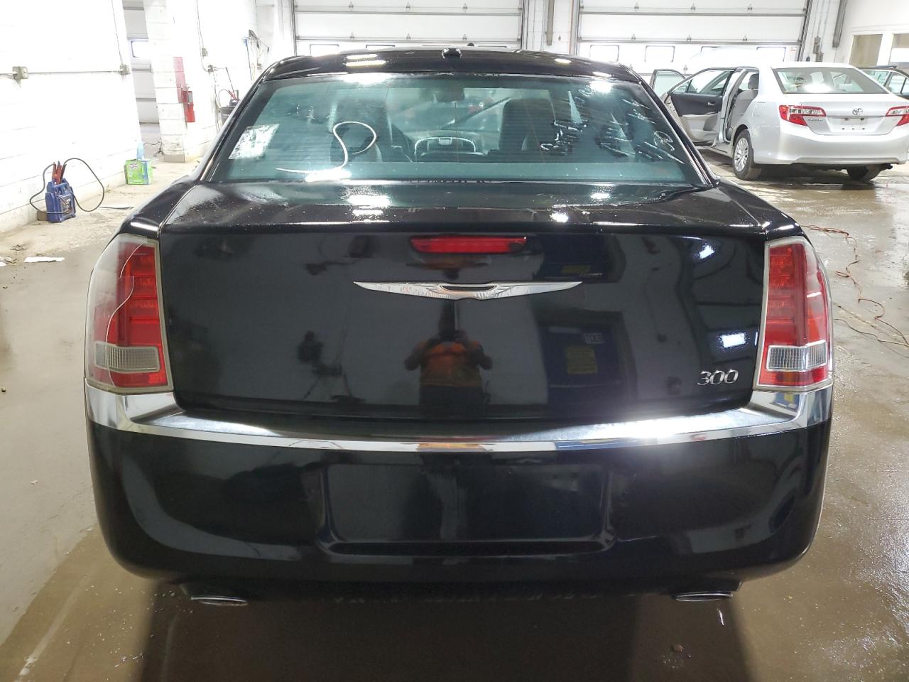 2014 Chrysler 300 vin: 2C3CCAAG0EH127537