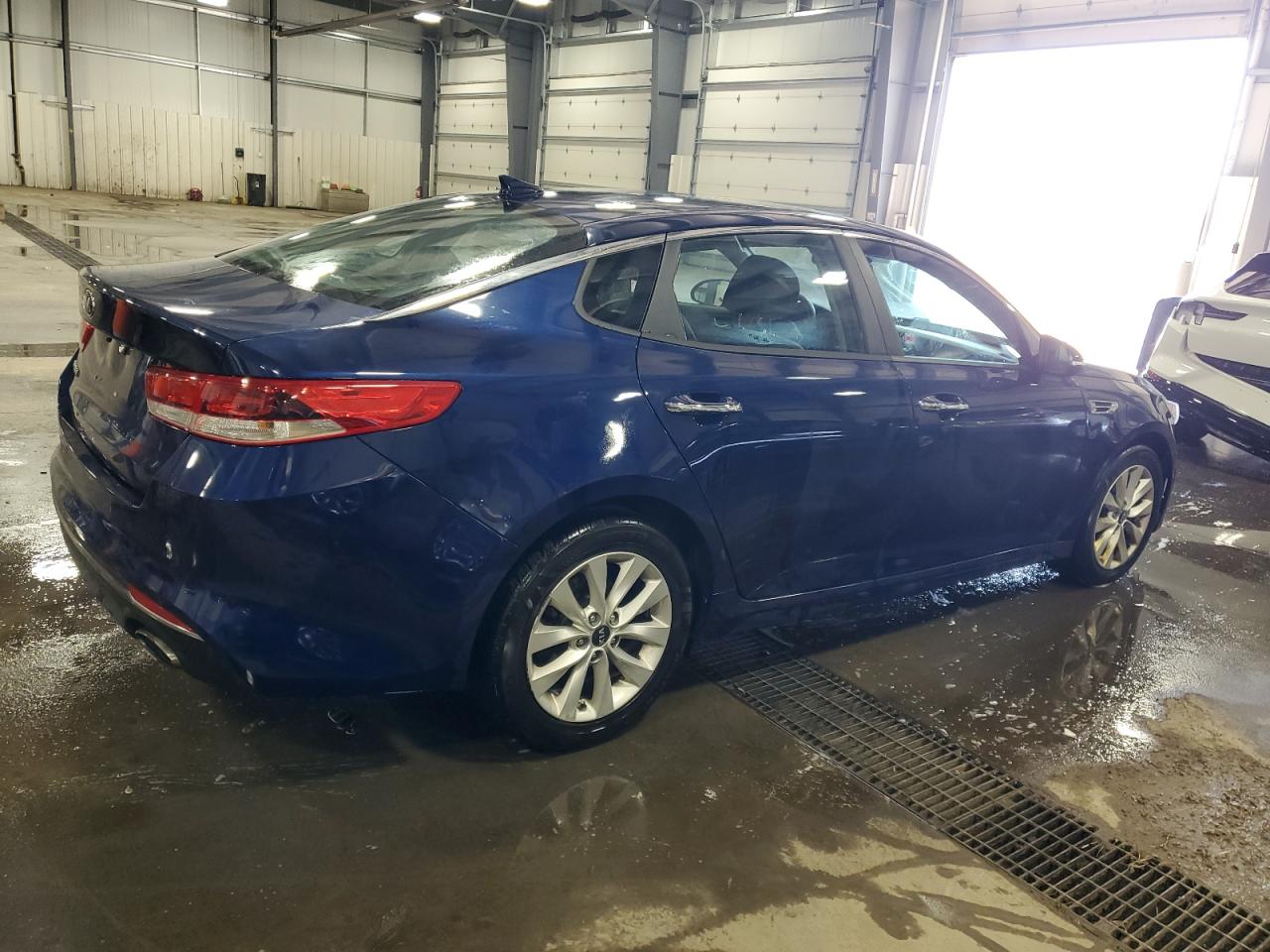 2018 Kia Optima Lx vin: 5XXGT4L37JG267624