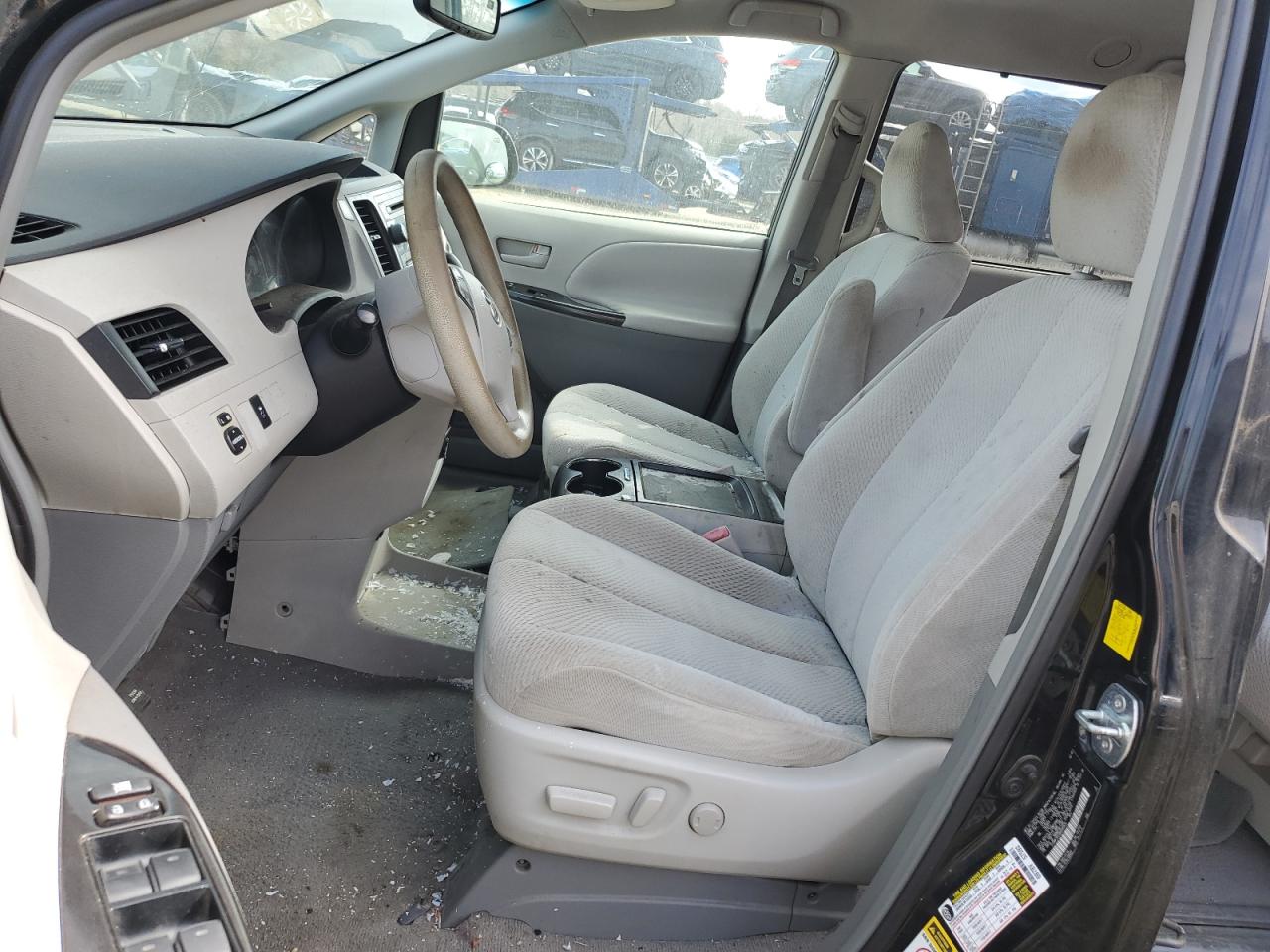 5TDKK3DC0BS090825 2011 Toyota Sienna Le