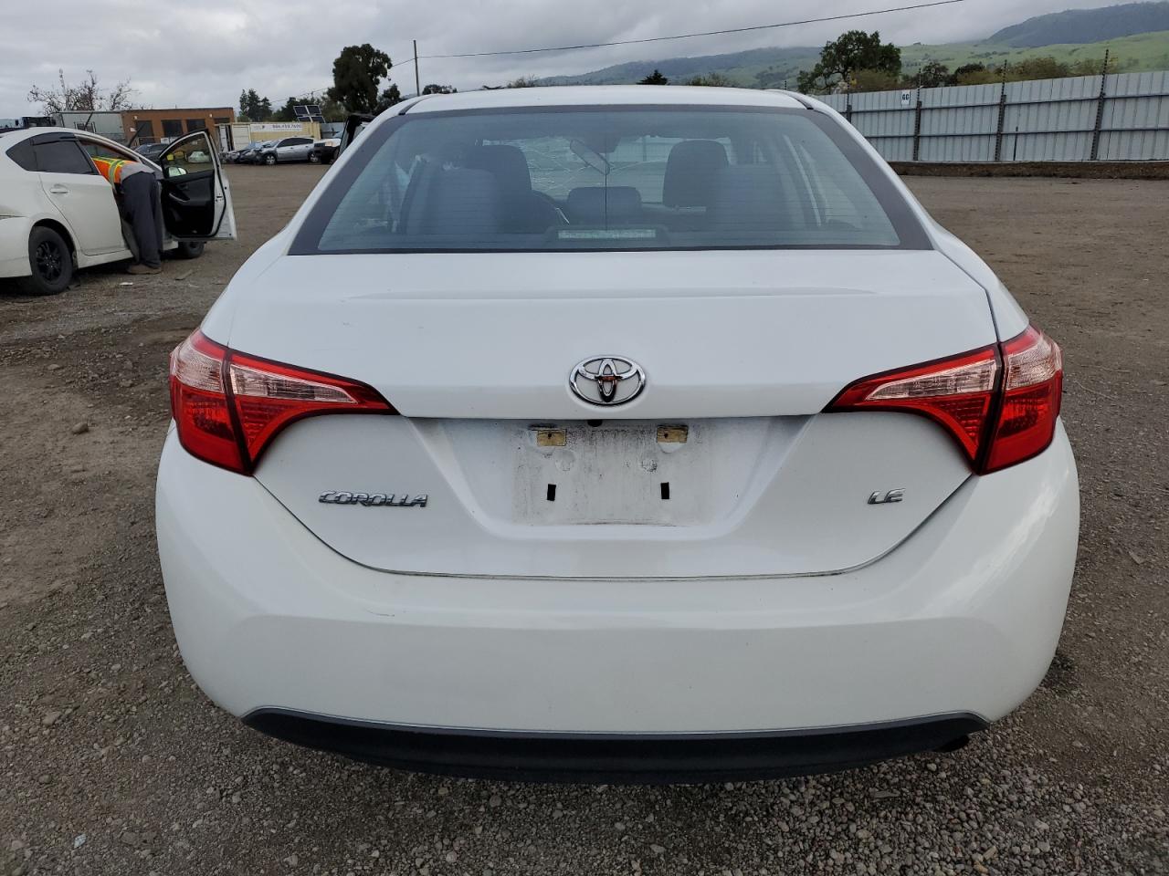 5YFBURHE2HP724209 2017 Toyota Corolla L