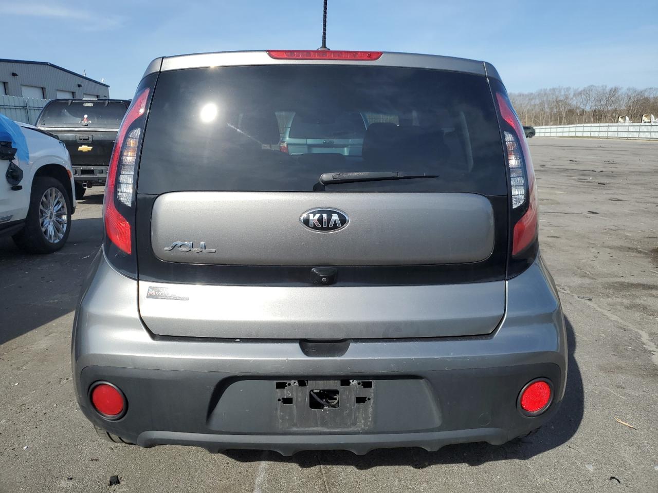 KNDJN2A21J7523232 2018 Kia Soul