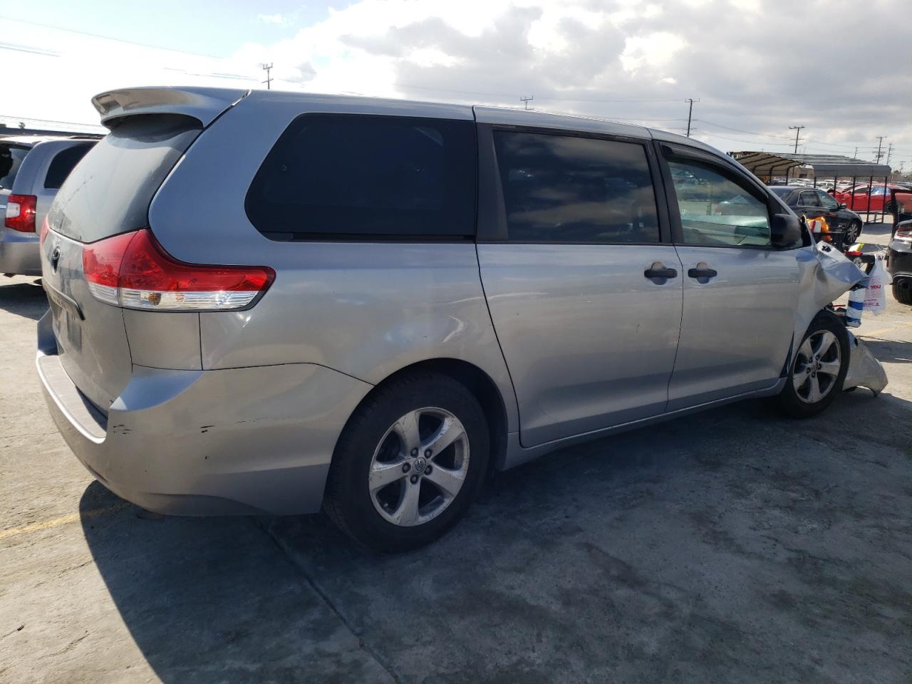 2014 Toyota Sienna vin: 5TDZK3DCXES439539