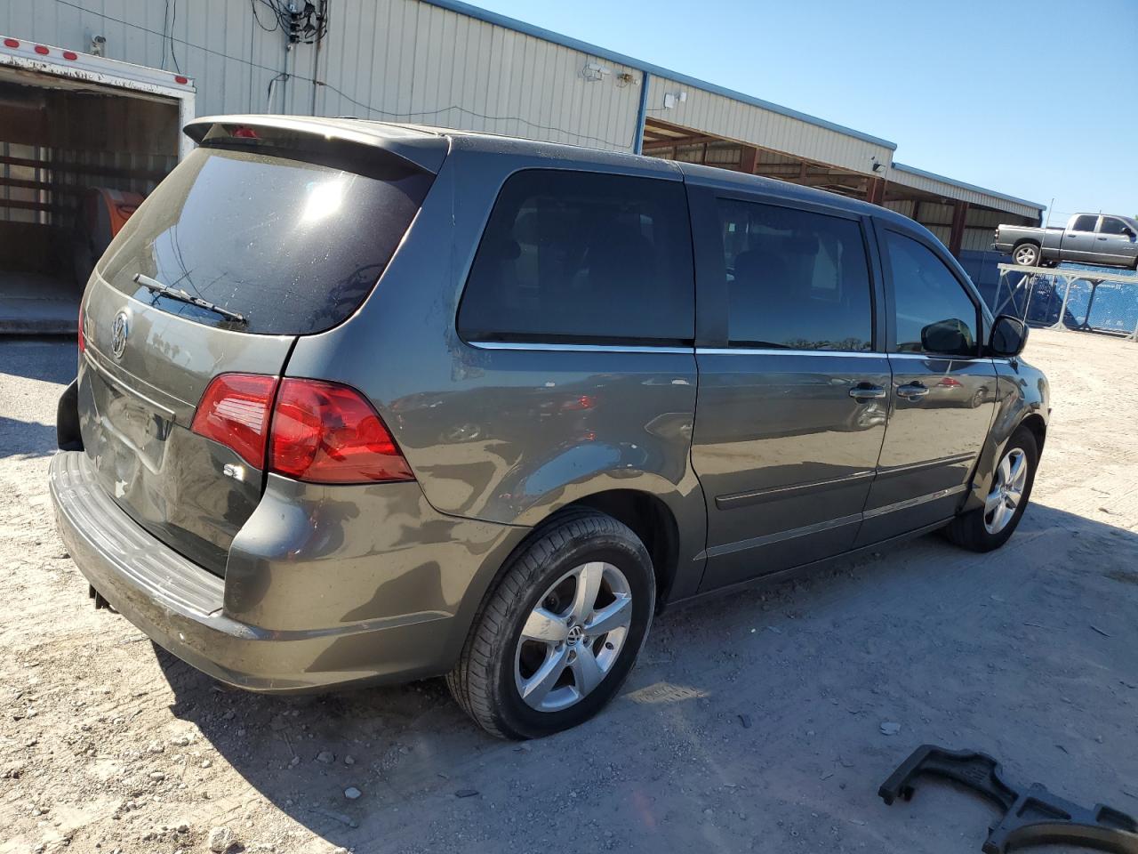 2V4RW3D13AR306018 2010 Volkswagen Routan Se