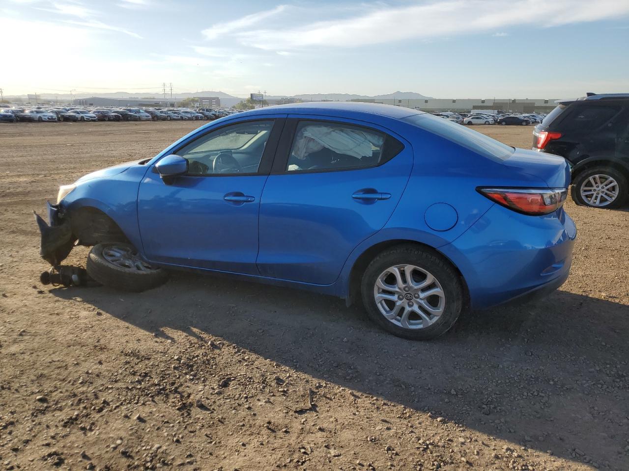 3MYDLBYV2HY173395 2017 Toyota Yaris Ia