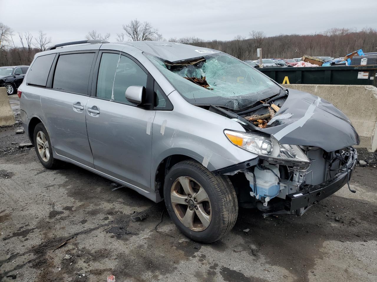 2018 Toyota Sienna Le vin: 5TDKZ3DC8JS951386