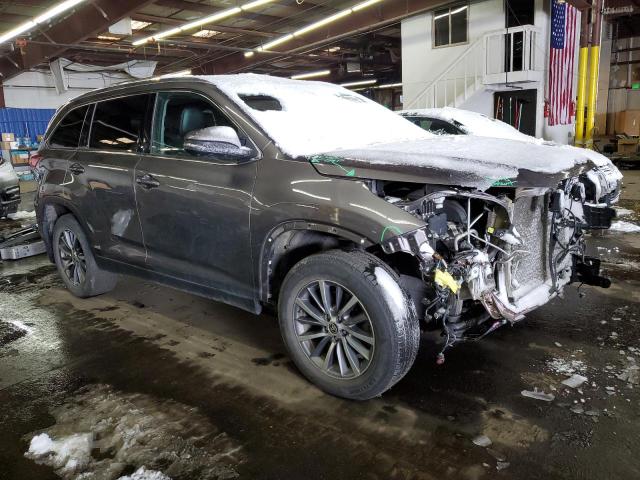 VIN 5TDJZRFH0KS626613 2019 Toyota Highlander, SE no.4