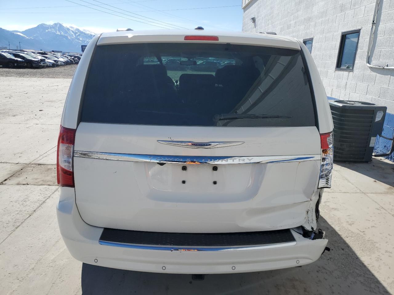 2A4RR8DG2BR785112 2011 Chrysler Town & Country Touring L