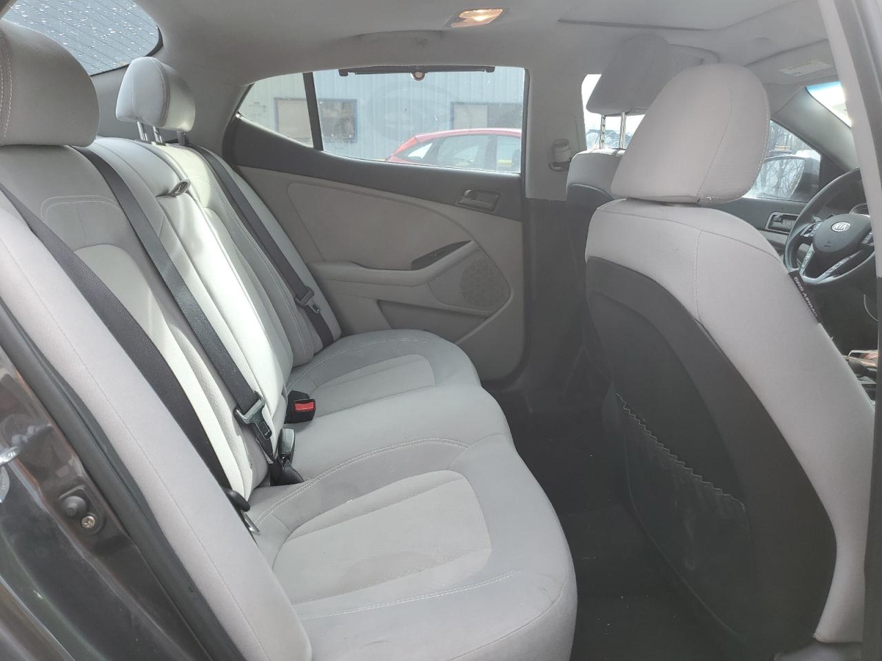 KNAGM4A76B5058008 2011 Kia Optima Lx