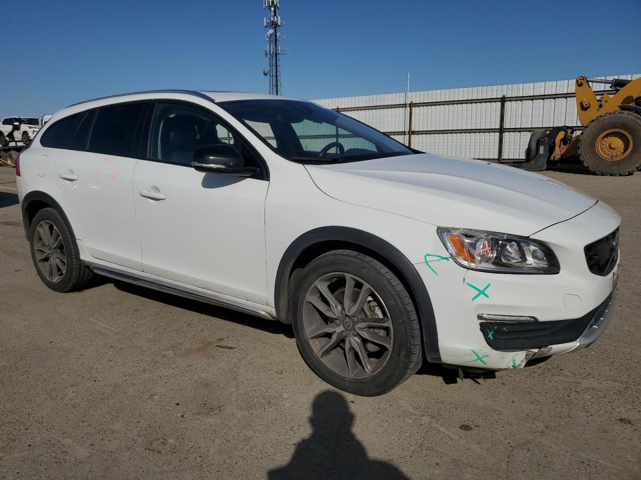 Lot #2494519161 2018 VOLVO V60 CROSS