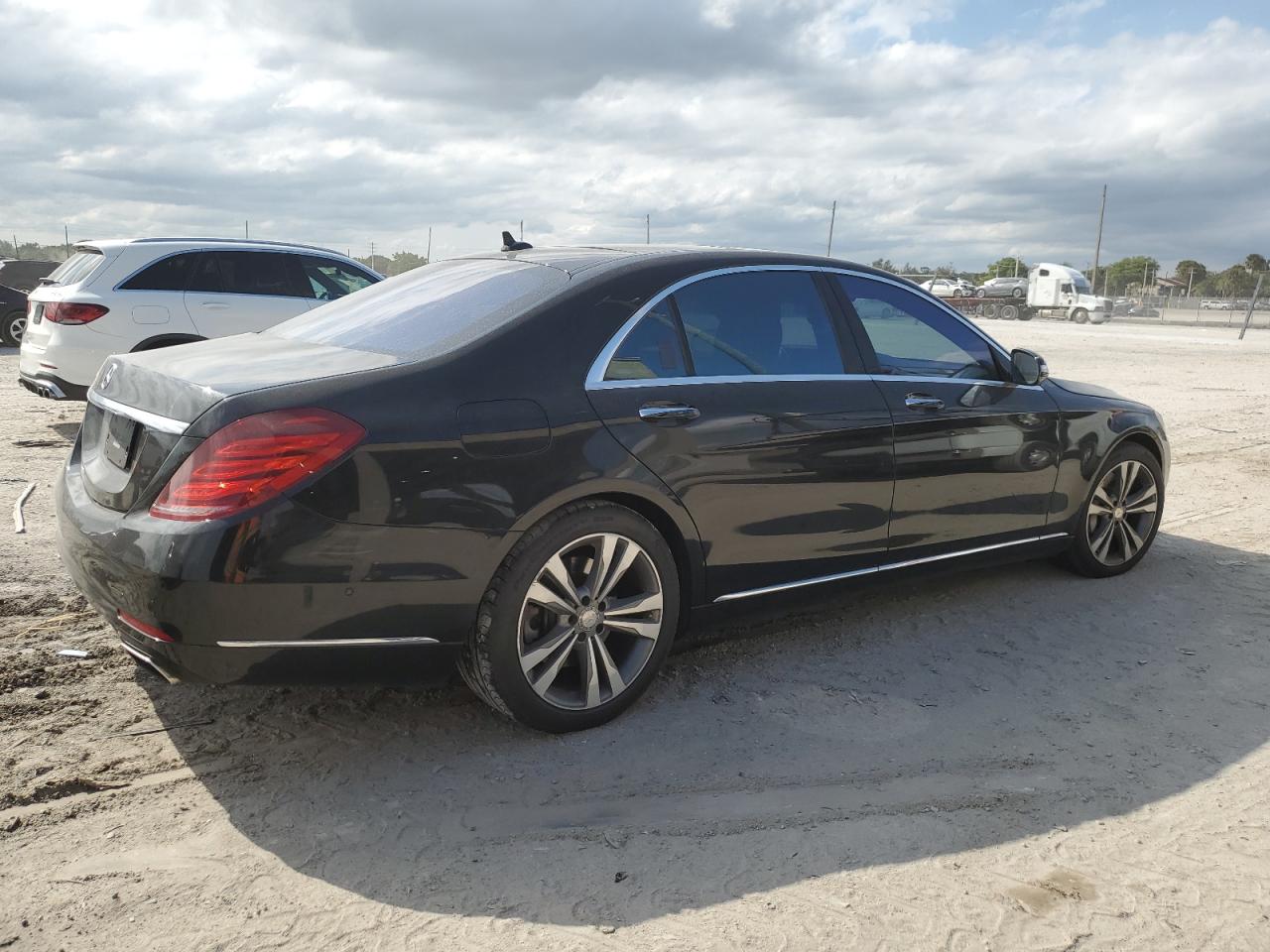 2016 Mercedes-Benz S 550 vin: WDDUG8CB5GA217692