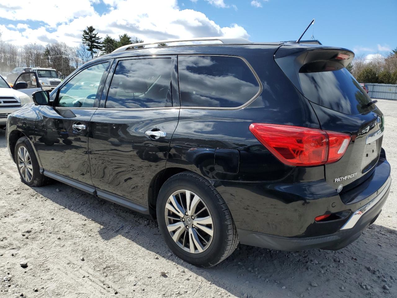 2018 Nissan Pathfinder S vin: 5N1DR2MM4JC629112