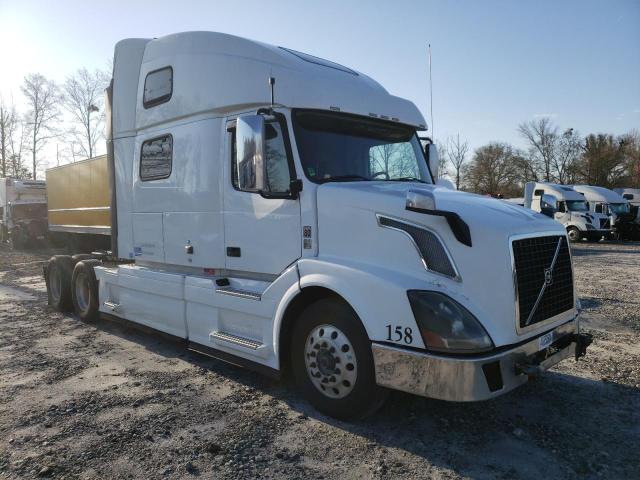 Lot #2409486744 2013 VOLVO VN VNL salvage car