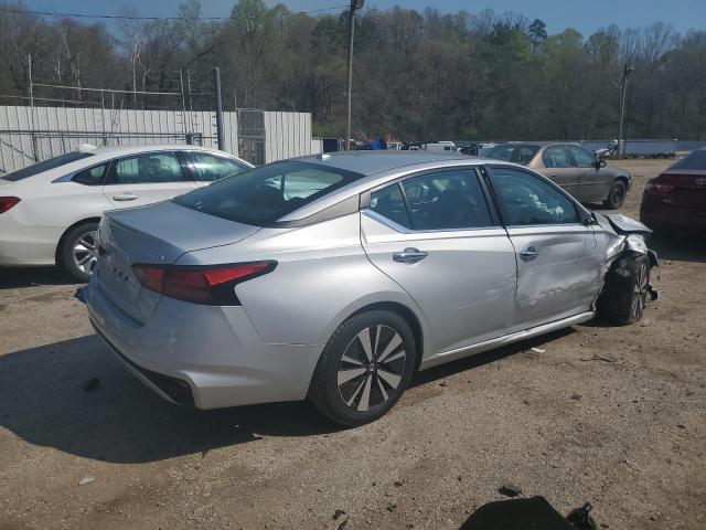 1N4BL4DV3NN318689 Nissan Altima SV 3