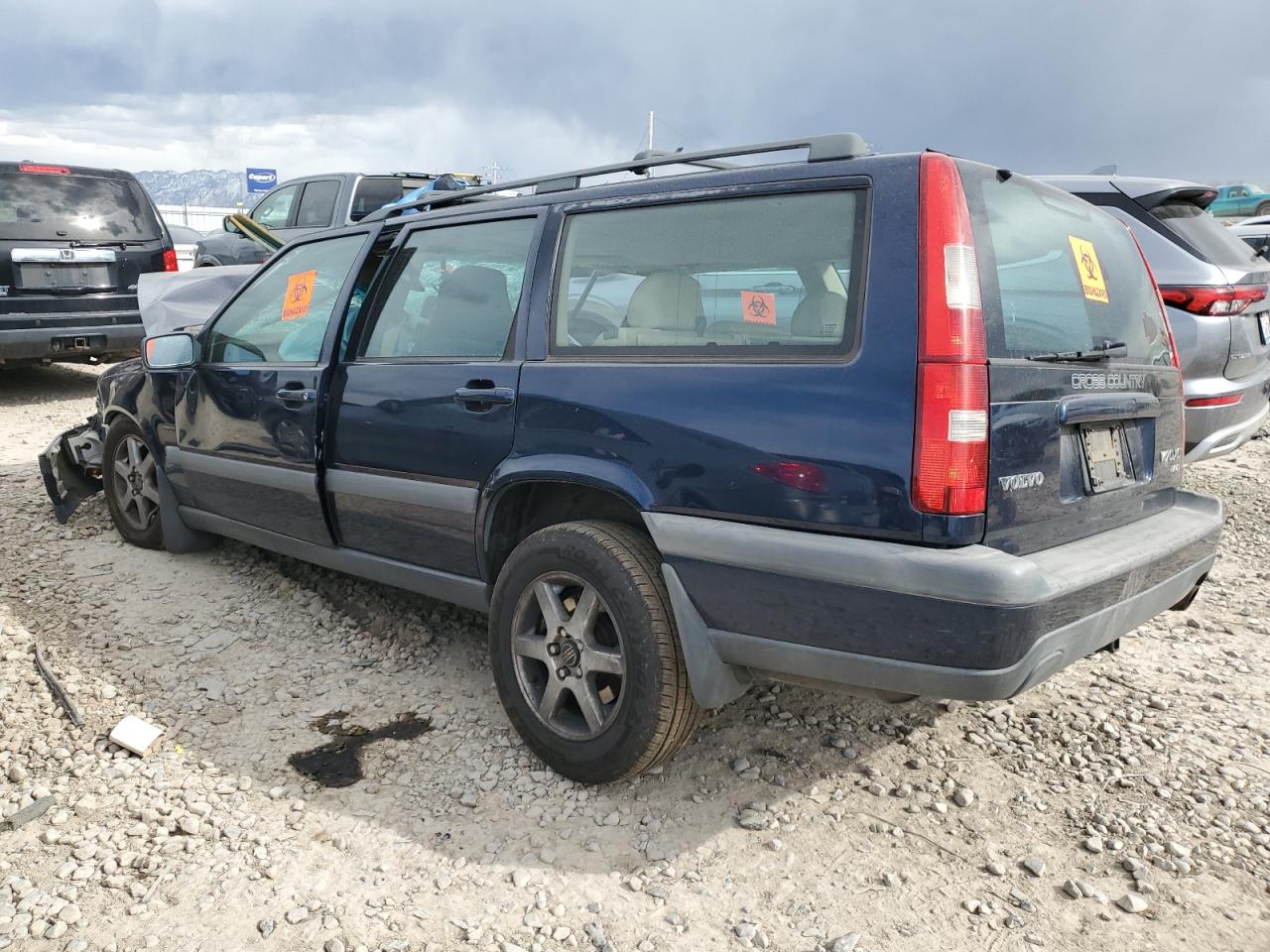 YV1LZ5646W2483527 1998 Volvo V70 Xc