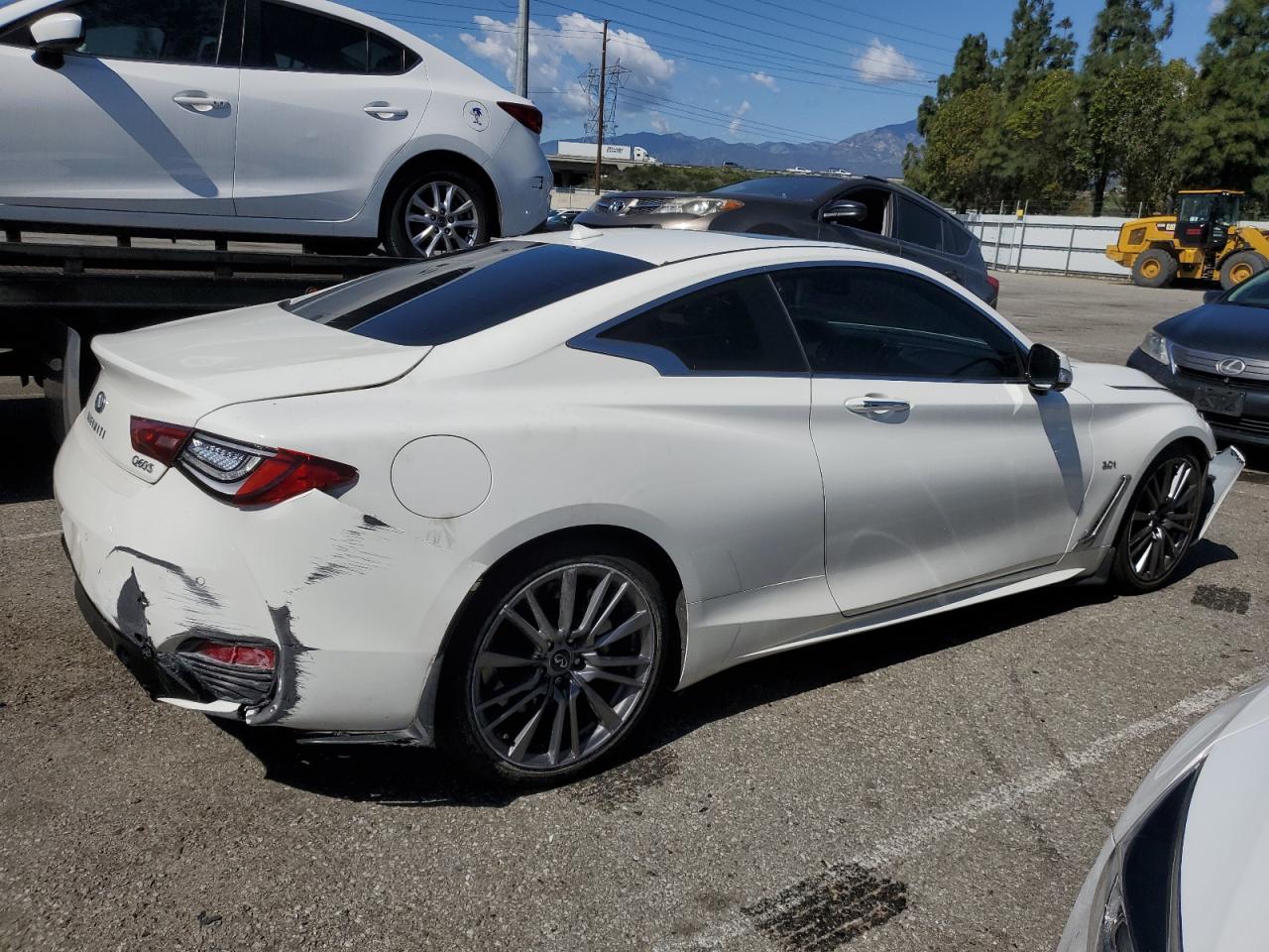 JN1EV7EKXHM362774 2017 Infiniti Q60 Premium