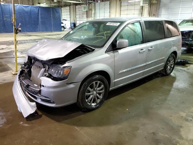 Lot #2411831851 2015 CHRYSLER TOWN & COU salvage car