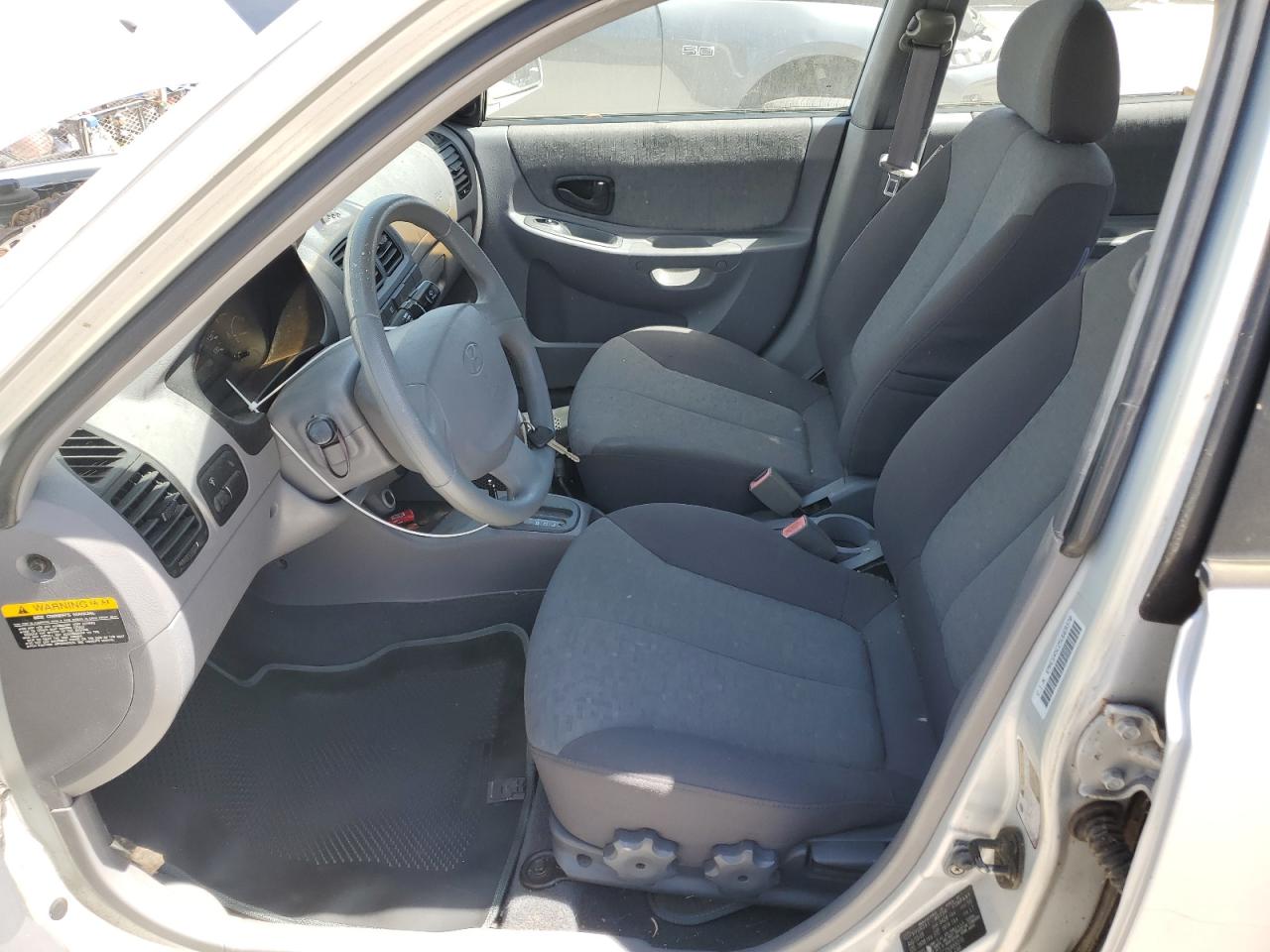 KMHCG45C25U669370 2005 Hyundai Accent Gl