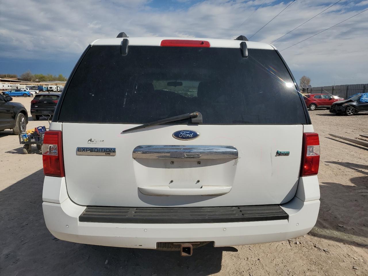1FMJU1J55BEF44598 2011 Ford Expedition Xlt