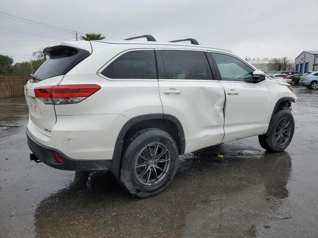 VIN 5TDJZRFH8HS519107 2017 Toyota Highlander, SE no.3