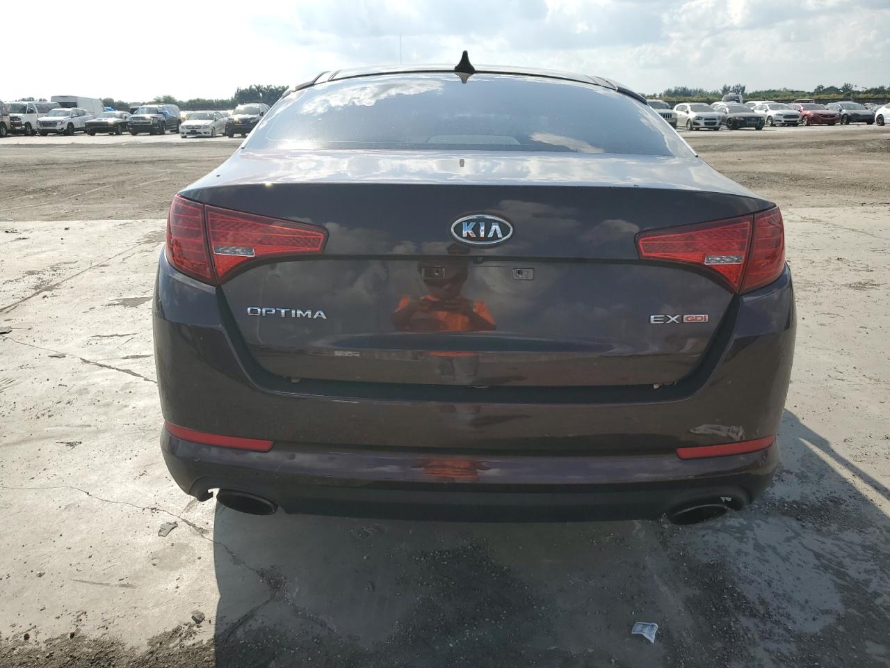 KNAGN4A77B5167073 2011 Kia Optima Ex