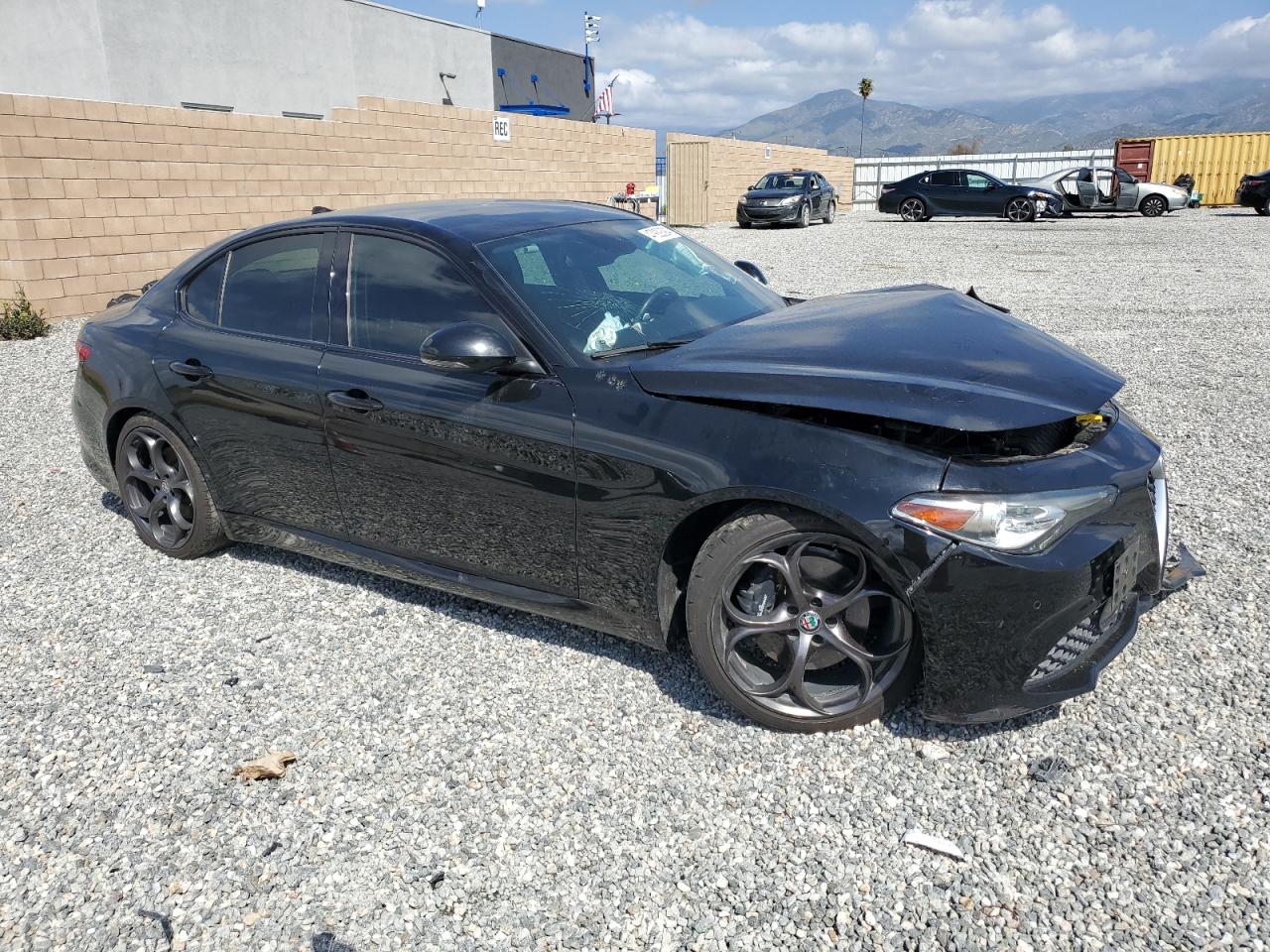 ZARFAECN5H7553778 2017 Alfa Romeo Giulia Ti