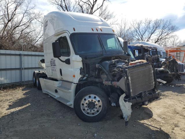 Lot #2392490811 2018 FREIGHTLINER CASCADIA salvage car