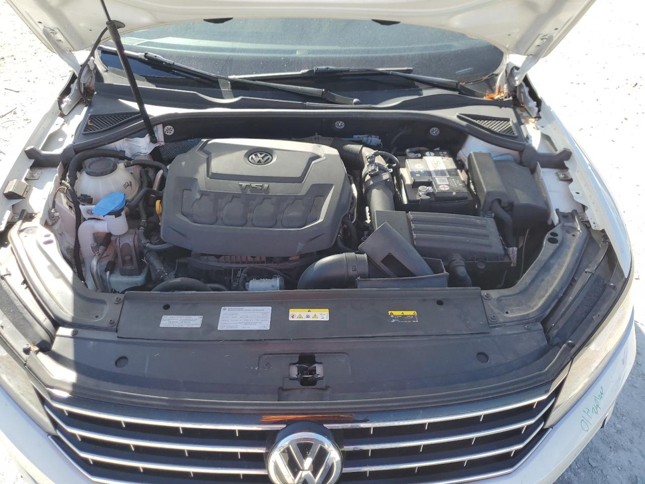 1VWLA7A35KC002546 2019 Volkswagen Passat Wolfsburg