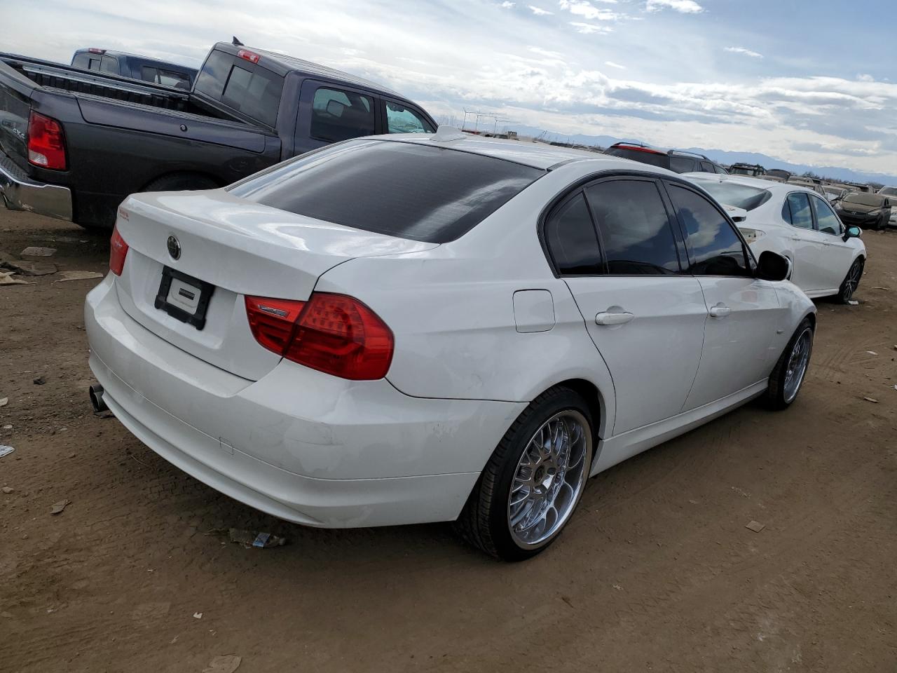 WBAPK7C51BA970765 2011 BMW 328 Xi