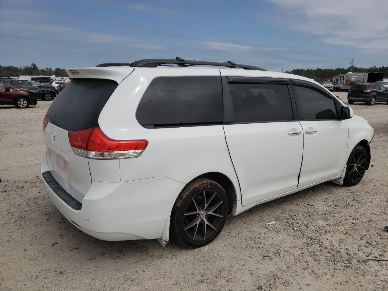 5TDYK3DC0BS107634 2011 Toyota Sienna Xle