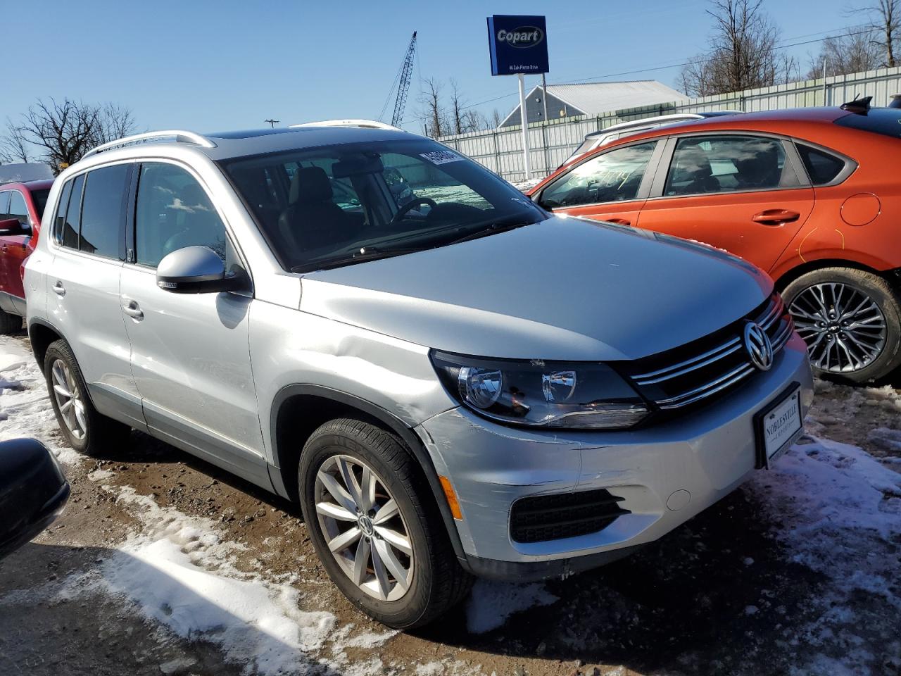 2017 Volkswagen Tiguan Wolfsburg vin: WVGRV7AX2HK015625