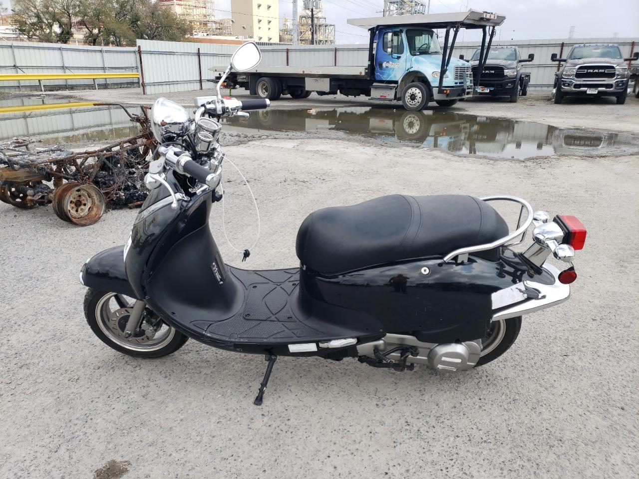 RFGBSSGE3NX005236 2022 Lancia Scooter