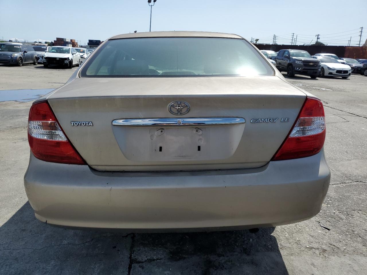 JTDBE32K820133957 2002 Toyota Camry Le