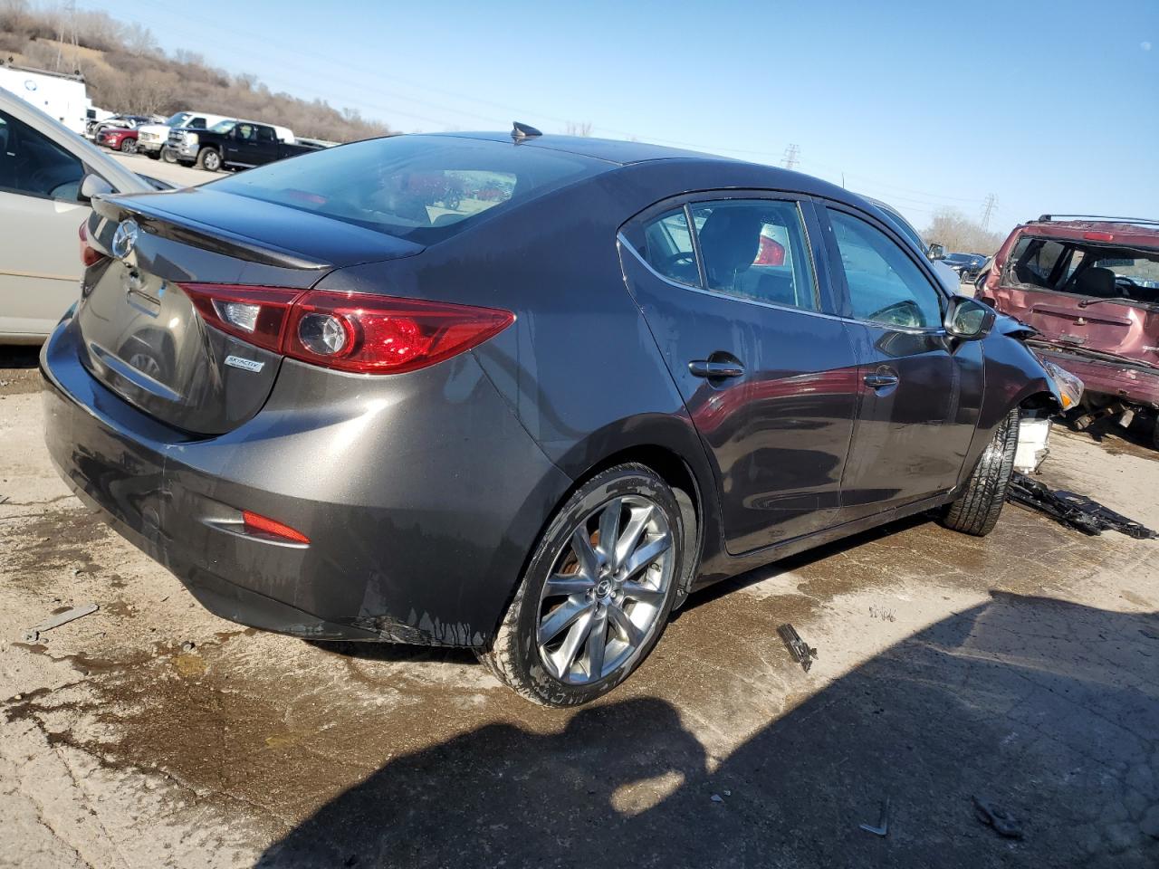 3MZBN1V32JM164297 2018 Mazda 3 Touring