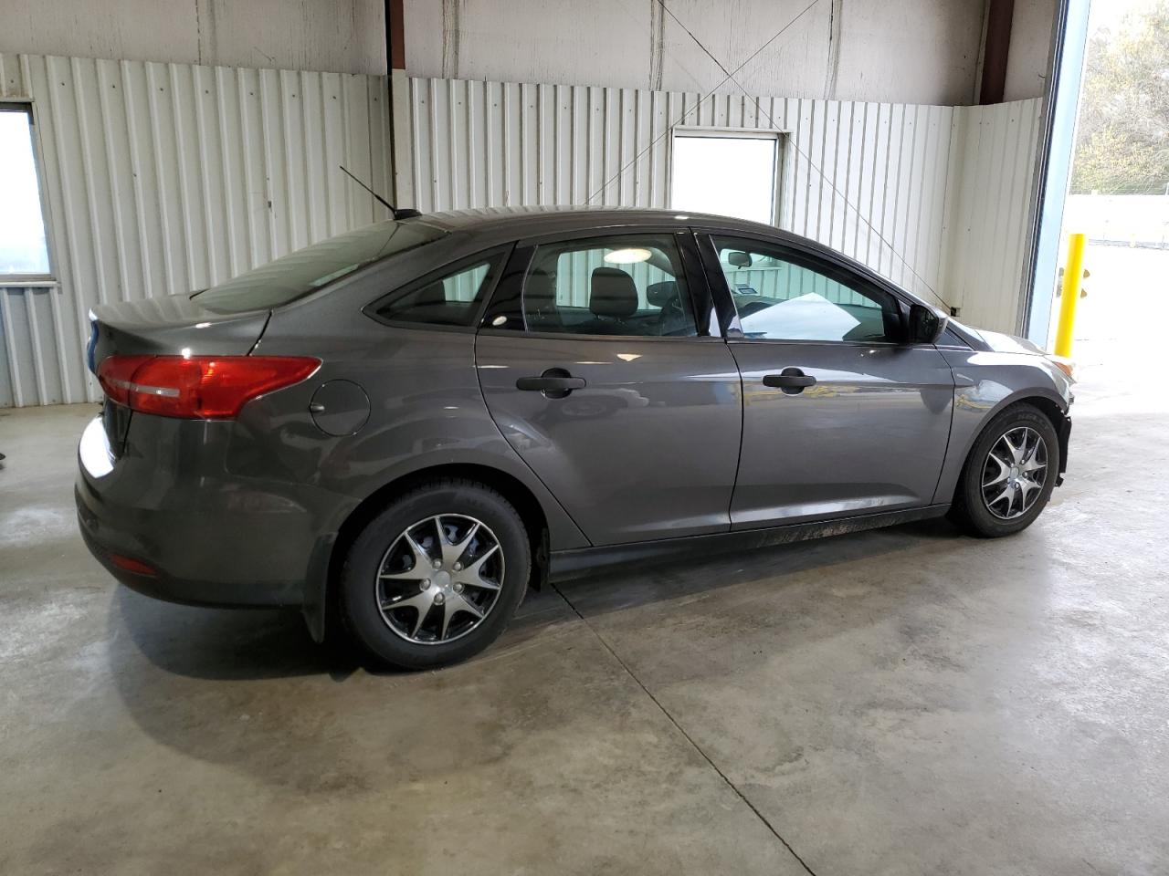 2016 Ford Focus S vin: 1FADP3E27GL288798