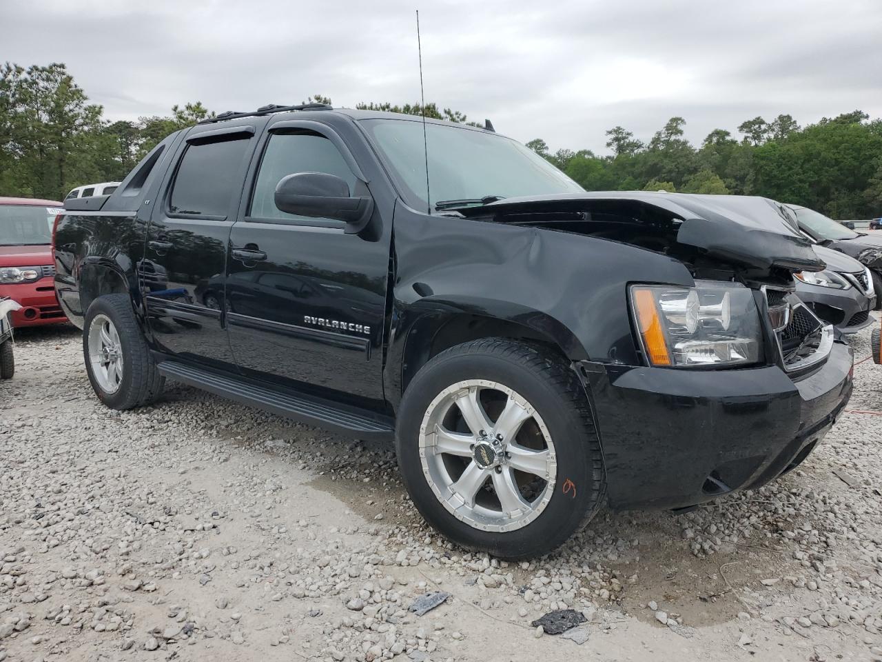 3GNMCFE09BG100883 2011 Chevrolet Avalanche Lt