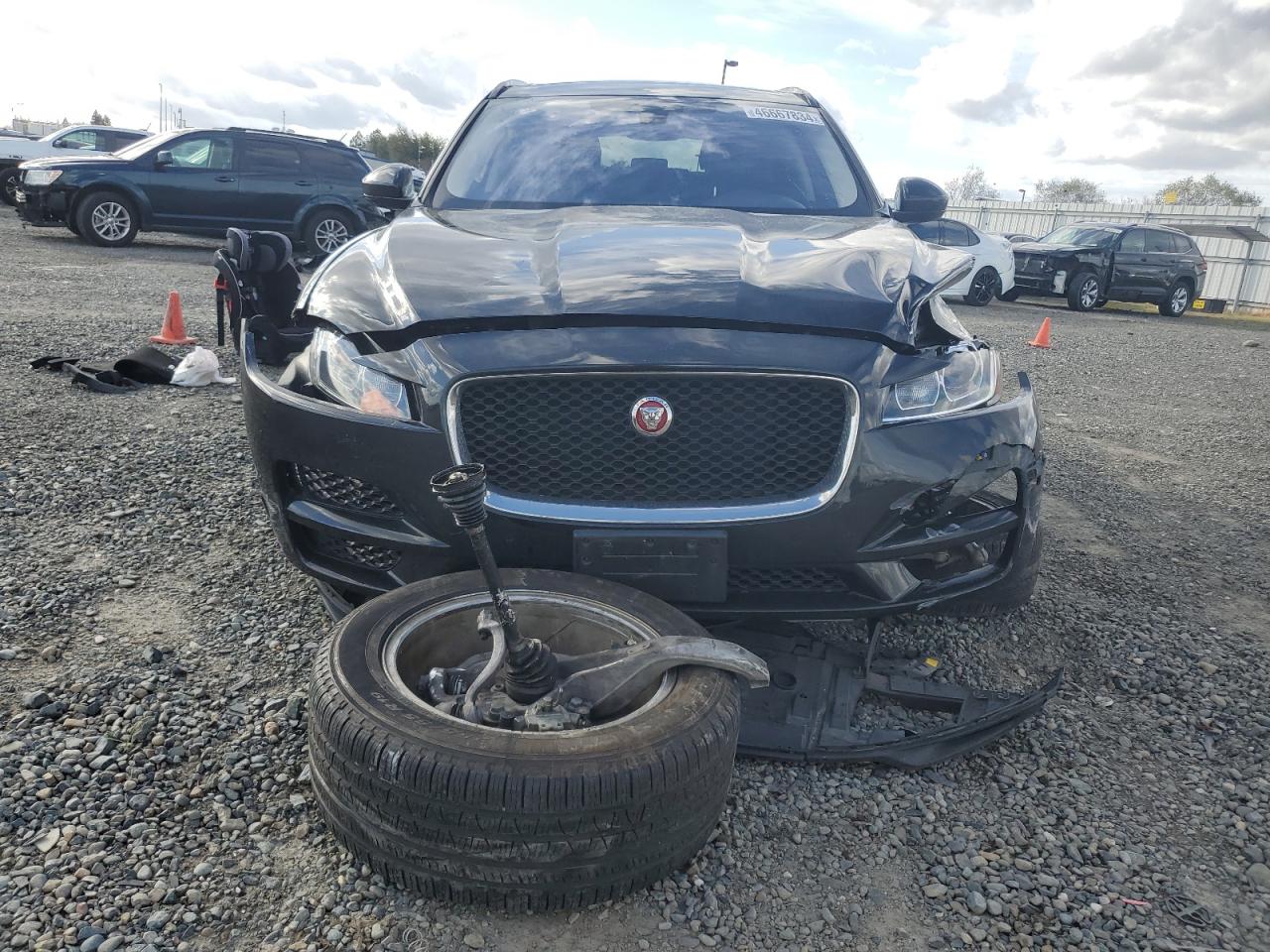 SADCJ2GX7KA368105 2019 Jaguar F-Pace Premium