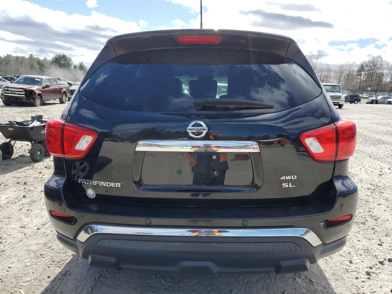 2018 Nissan Pathfinder S vin: 5N1DR2MM4JC629112