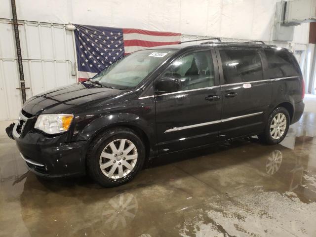 Lot #2475533924 2014 CHRYSLER TOWN & COU salvage car