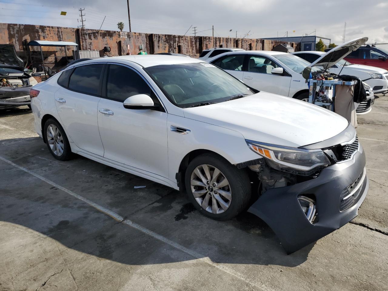 2018 Kia Optima Lx vin: 5XXGT4L33JG207257