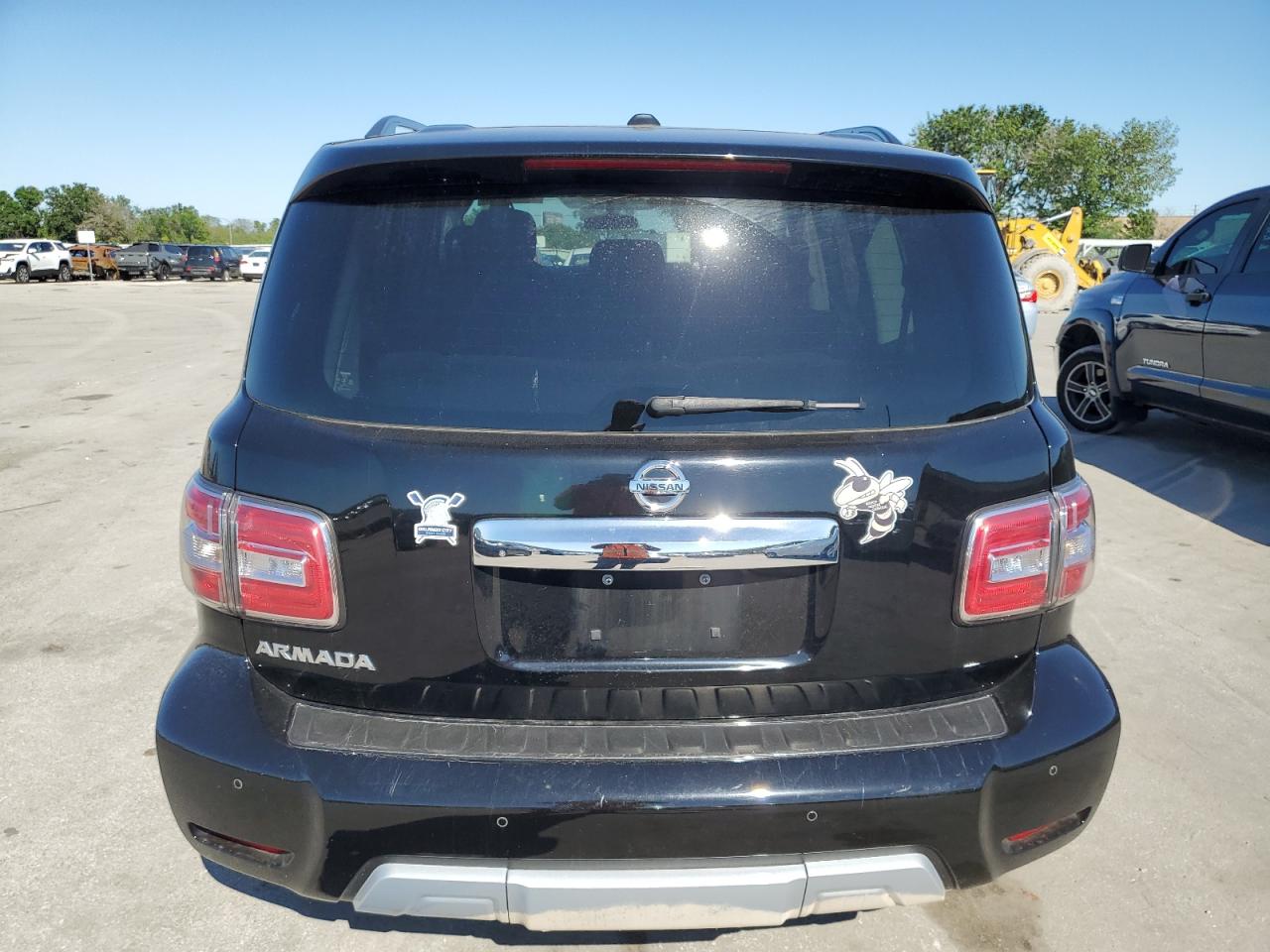 JN8AY2ND5JX002845 2018 Nissan Armada Sv