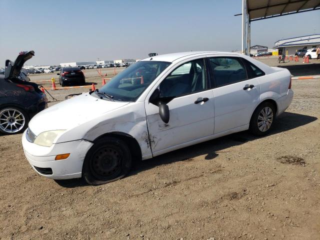 Lot #2411826861 2005 FORD FOCUS ZX4 salvage car