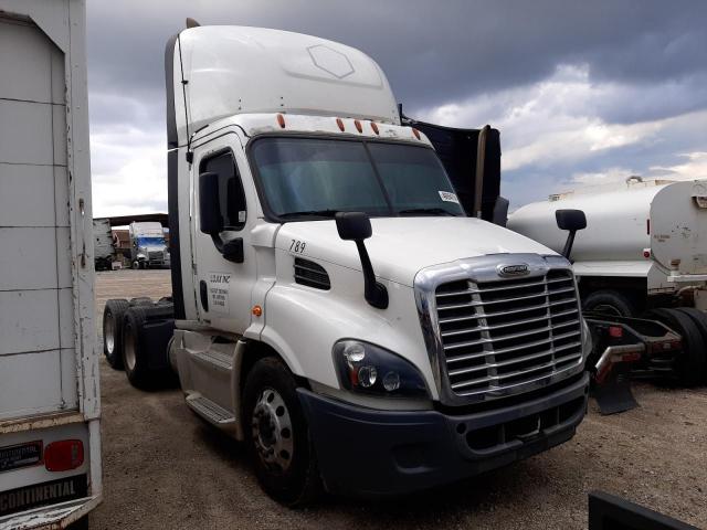 Lot #2484671079 2015 FREIGHTLINER CASCADIA 1 salvage car