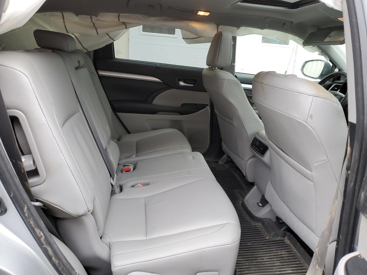 5TDJZRFH7JS496666 2018 Toyota Highlander Se