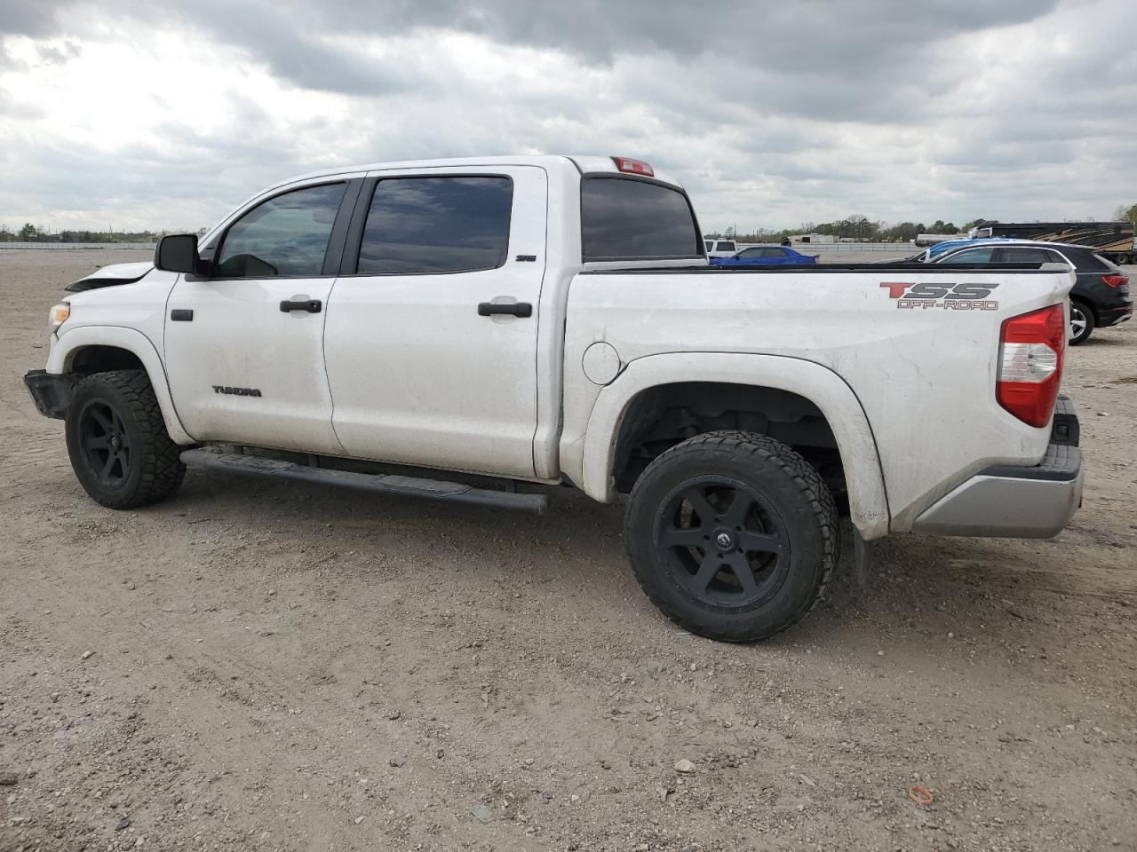 2017 Toyota Tundra Crewmax Sr5 vin: 5TFEW5F15HX215863